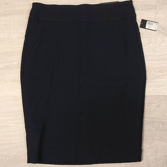 NWT - RW&CO Pencil Skirt Navy Blue - Picture 1 of 6
